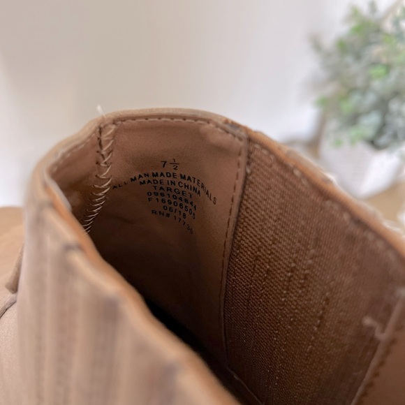 Universal Thread 7.5 Gold Booties - Picture 11 of 11